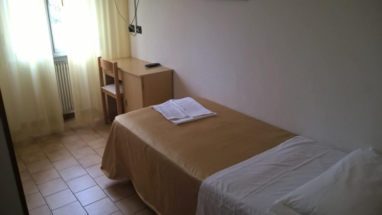 Hotel Parigi Castel San Pietro Terme Zimmer foto