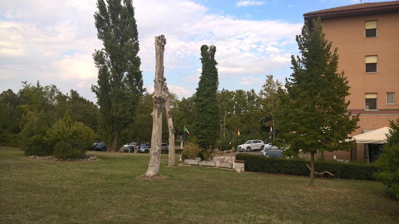 Hotel Parigi Castel San Pietro Terme Exterior foto