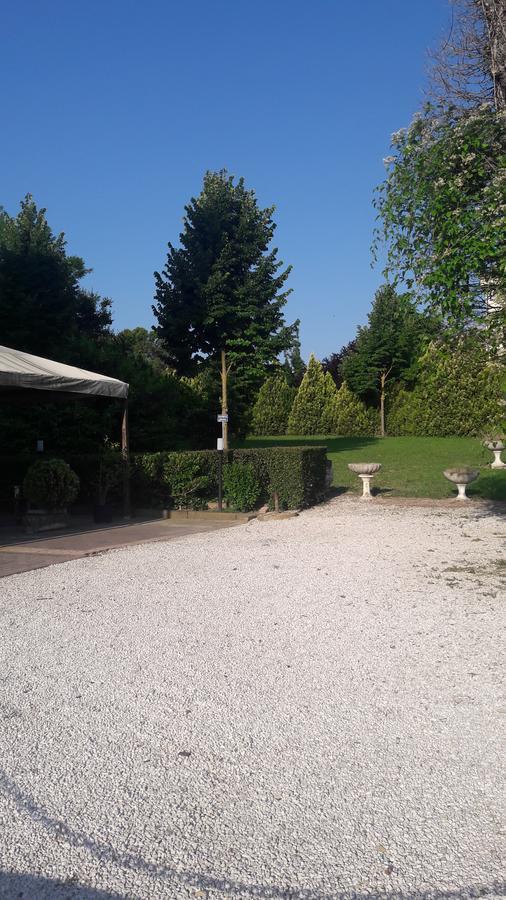 Hotel Parigi Castel San Pietro Terme Exterior foto