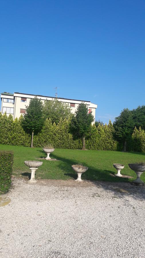 Hotel Parigi Castel San Pietro Terme Exterior foto