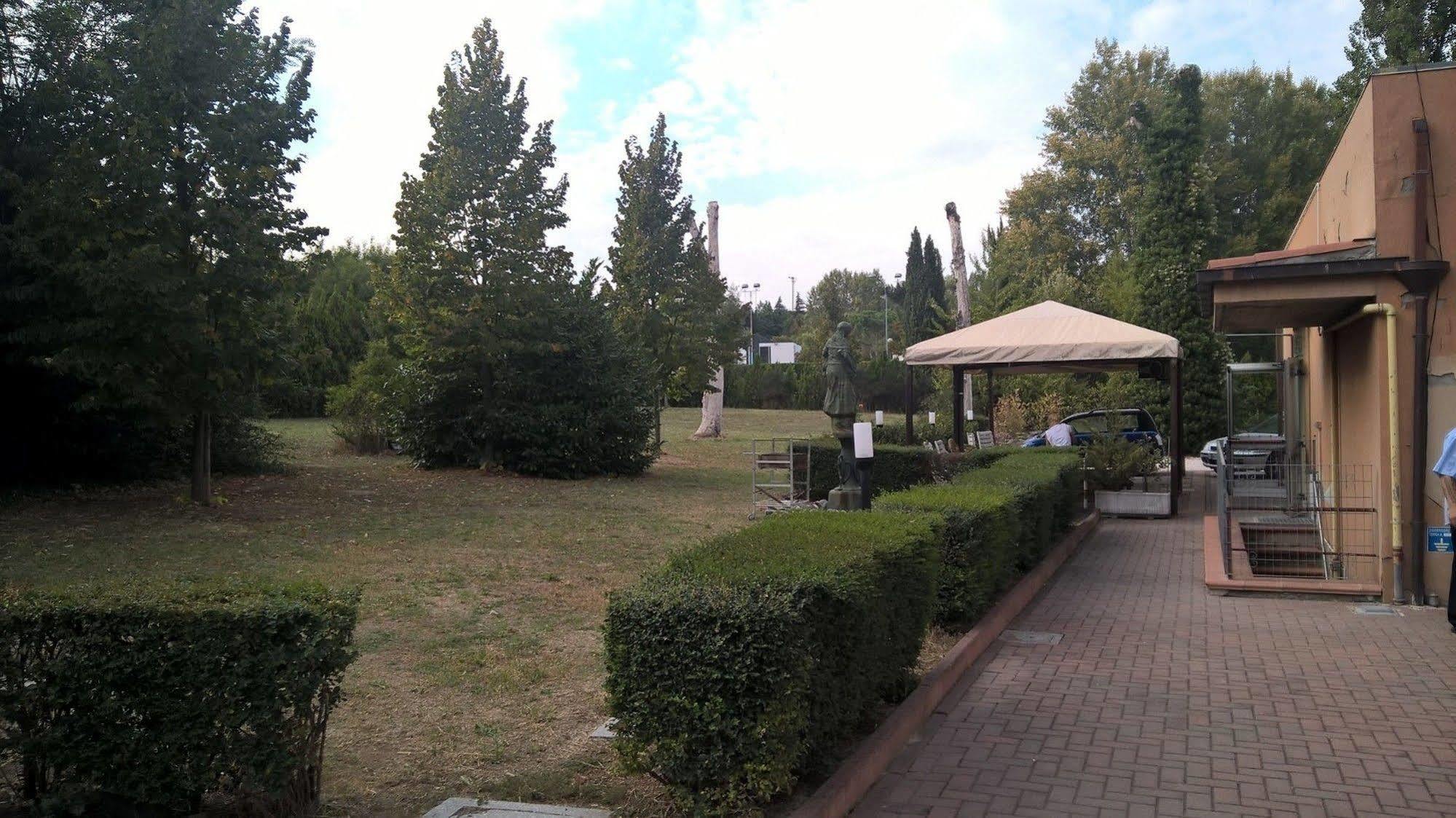 Hotel Parigi Castel San Pietro Terme Exterior foto